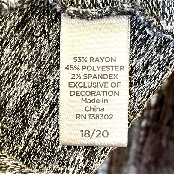 Avenue Heart Sweater 3/4 Sleeve - Picture 6 of 6